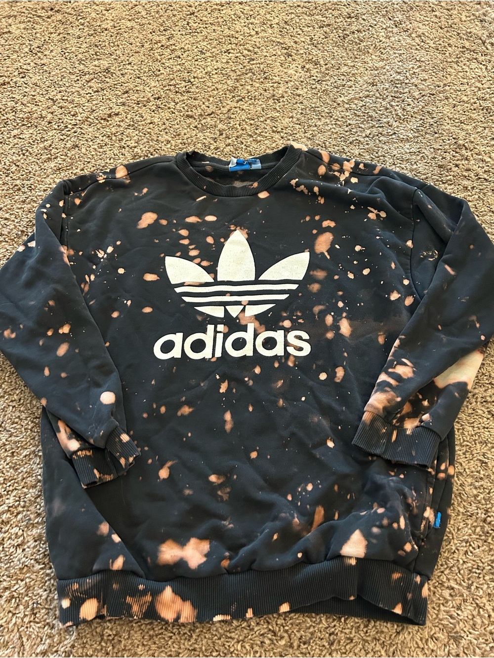 Women’s medium adidas custom sweatshirt Crewneck